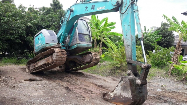 มี VDO ให้ชม.รถแบคโฮ KOBELCO SK115SR เอกสารอินวอย ราคา 680000