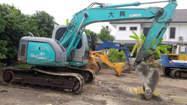 มี VDO ให้ชม.KOBELCO SK115SR เอกสารอินวอย ราคา 680000