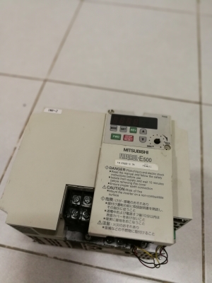 อินเวอร์เตอร์ปรับรอบมอเตอร์ 5แรงมิตซู ไฟเข้า220v1เฟส ออก220v3เฟส