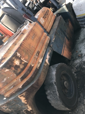 อาร์ ซี เอช โฟรคลิฟท์ ขาย โตโยต้า รุ่น 5 ดีเซล 3 ตัน เสา 3 เมตร