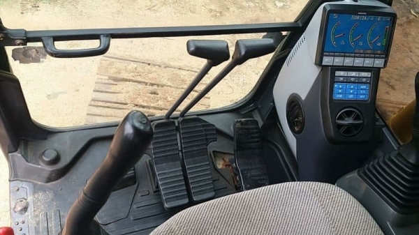 ขาย 1,540,000 KOMATSU pc 130-8 เอกสารเล่มทะเบียน พร้อมลายหัวเจาะจากบริษัท  รถทำงาน 8,000 ชม. ไฟฟ้าครบ เครื่องดี ปั๊มแรง ช่วงล่างสวย เอวแน่น แอร์หนาว รถสวยพร้อมใช้เอกสารพร้อมโอน ซื้อสดก้อได้ จัดแนนซ์ก้อได้ #ยอดจัดขึ้นอยู่กับเครดิตผู้ซื้อ  8-9 แสน  รถอยู่ น