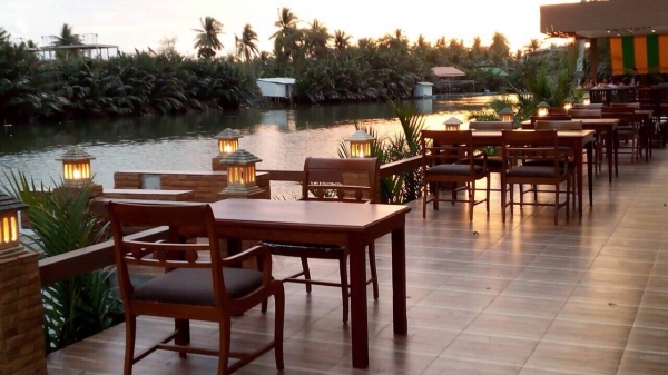 ขายหรือให้เช่าดำเนินกิจการต่อ ที่ดินพร้อมสิ่งปลูกสร้าง รีสอร์ท ริมน้ำ อัมพวา ขายหรือให้เช่าดำเนินกิจการต่อ ที่ดินพร้อมสิ่งปลูกสร้าง รีสอร์ท ริมน้ำ อัมพวา