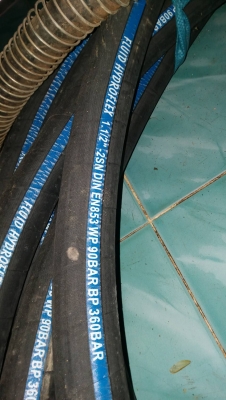 ขายสายน้ำมัน นิ้วครึ่งไส้เหล็กหนึ่งชั้น 22 เมตร 0986599893 ขายสายน้ำมัน นิ้วครึ่งไส้เหล็กหนึ่งชั้น 22 เมตร 0986599893
