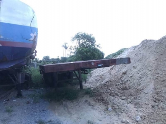 เหลือ 4 หาง ขายพื้นเรียบและ หางก้างปลา 2 เพลา 7 หาง หางละ 95,000 บาท   1 หาง 95,000 พื้นเรียบ 2 เพลา ยาว 8.5 เมตร เอกสารเล่มทะเบียน ม.79  3 หางละ 75,000 ก้างปลา 2 เพลา ยาว 7.5 เมตร (ไม่มีเล่มเล่มทะเบียน)  รถอยู่  นครปฐม โทร 0610710295  สนใจ รายการสินค้า อ