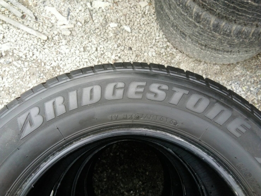 ขายยาง 215/65R15 บริดจสโตน LEO627 ปี16 ดอกยางเต็มหนาสดเท่ากันไม่แตกลายไม่กินข้างไม่ปะสวยมาก ชุดละ 45