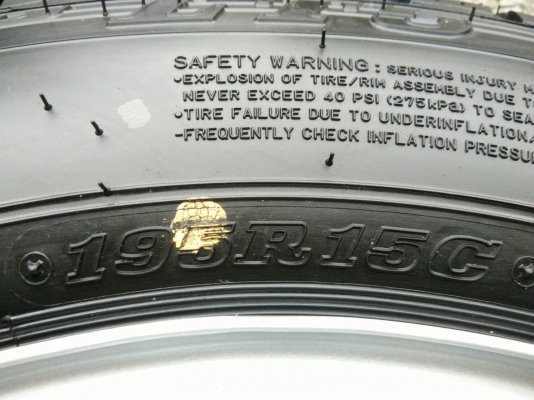 ขายยางพร้อมกระทะถอดป้ายแดง 195R15 DUNLOP ปี18 ตุ่มอยู่ครบทุกเส้นใหม่ๆ ชุดละ 5900 บาท