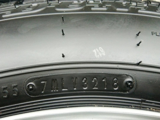 ขายยางพร้อมกระทะถอดป้ายแดง 195R15 DUNLOP ปี18 ตุ่มอยู่ครบทุกเส้นใหม่ๆ ชุดละ 5900 บาท