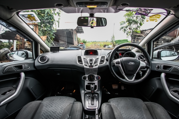 ขายรถขุด เก่าญี่ปุ่นพร้อมใช้งาน สนใจติดต่อ 086-324-1992