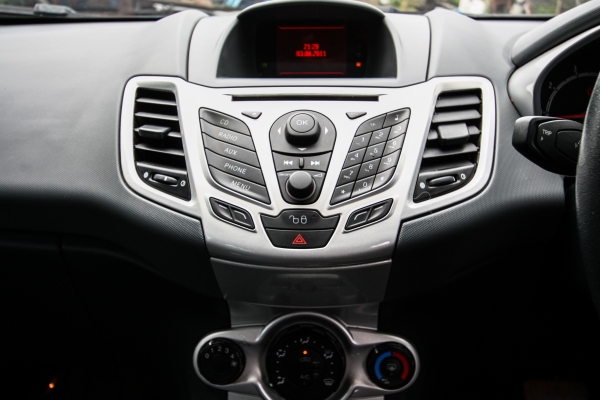 ขายรถขุด เก่าญี่ปุ่นพร้อมใช้งาน สนใจติดต่อ 086-324-1992