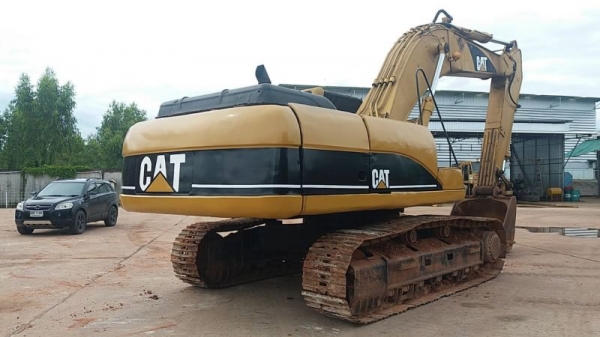 ขาย 690,000 แบคโฮ CAT 330 C ทำงาน 15,000 ชม. ไฟฟ้าครบ เครื่องดี ปั๊มแรง เอวแน่น ช่วงล่างเต็ม รถสวยพร้อมใช้ เอกสารหนังสือสัญญาซื้อขาย รถพร้อมใช้ รถอยู่ อุดร 090-772-3710 090-772-3708