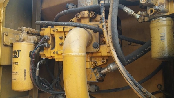 ขาย 690,000 แบคโฮ CAT 330 C ทำงาน 15,000 ชม. ไฟฟ้าครบ เครื่องดี ปั๊มแรง เอวแน่น ช่วงล่างเต็ม รถสวยพร้อมใช้ เอกสารหนังสือสัญญาซื้อขาย รถพร้อมใช้ รถอยู่ อุดร 090-772-3710 090-772-3708