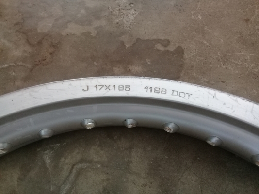 ล้อ yoko 17&times;1.85 รุ่นเก่า ปั้มลึก