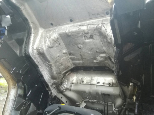 ขายรถบรรทุก 6 ล้อ*EURO.2* ISUZU FTR33H2 200 แรงม้า ยาว 5.50 ม. รถสวยเดิมทั้งคัน+สภาพพร้อมใช้งาน *รถห้างแท้ * มีเล่มพร้อมโอน **ราคา 610000 บาท สด-ผ่อน -ราคาต่อรองได้นะคะ     **มี.แอร์ - อื่นๆ มีครบ ใช้งานได้จริง *ตามรุ่น* (สภาพยาง80\% พร้อมใช้งานคะ)     **เ