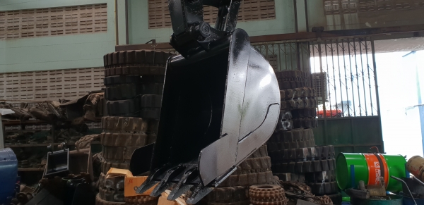 ขายรถขุด CATERPILLAR รุ่น 304CR มือสองญี่ปุ่น แทรกเหล็ก สลัก บูทเอวแน่น 100\% ปั้มนิ้ว คอนโทรลสั้น ทำงานไว สวยพร้อมใช้งาน มือถือ 0818753444