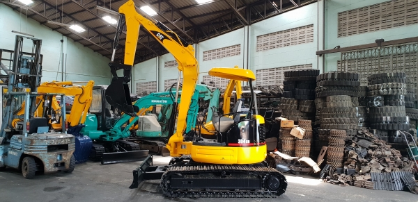 ขายรถขุด CATERPILLAR รุ่น 304CR มือสองญี่ปุ่น แทรกเหล็ก สลัก บูทเอวแน่น 100\% ปั้มนิ้ว คอนโทรลสั้น ทำงานไว สวยพร้อมใช้งาน มือถือ 0818753444