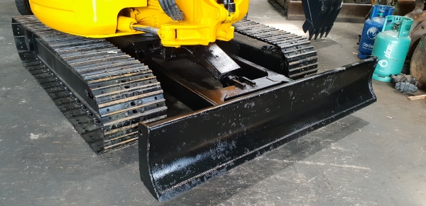 ขายรถขุด CATERPILLAR รุ่น 304CR มือสองญี่ปุ่น แทรกเหล็ก สลัก บูทเอวแน่น 100\% ปั้มนิ้ว คอนโทรลสั้น ทำงานไว สวยพร้อมใช้งาน มือถือ 0818753444