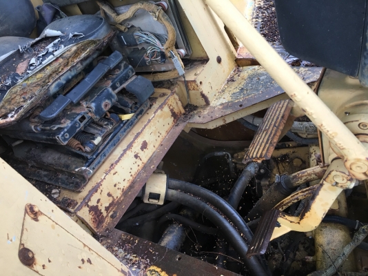 มีVDO.ให้ดูด้วยแทรคเตอร์ CAT,D6R เอกสารใบแจ้งจำหน่ายราคา 950,000 ต่อรอง