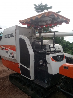 ขายรถเกียวข้าว95 gm พร้อมใช้งาน ชั่วโมง 1900 เอกสารเล้มพร้อมโอน ต่อรอง