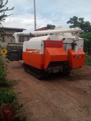 ขายรถเกียวข้าว95 gm พร้อมใช้งาน ชั่วโมง 1900 เอกสารเล้มพร้อมโอน ต่อรอง