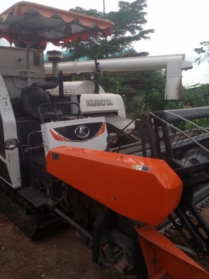 ขายรถเกียวข้าว95 gm พร้อมใช้งาน ชั่วโมง 1900 เอกสารเล้มพร้อมโอน ต่อรอง