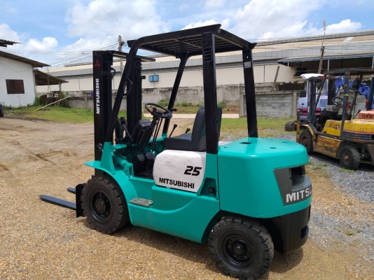 ขายรถยก MITSUBISHI FD25 F18B เครื่องดีเซล S4S เกียร์ธรรมดา ยกได้2.5ตัน เสาเข้าตู้สูง3เมตร ยางตันหน้า-หลัง ติดต่อ 098-7962549