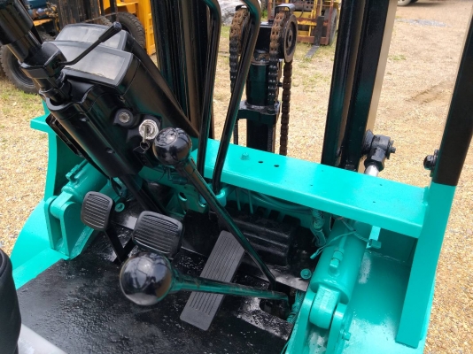 ขายรถยก MITSUBISHI FD25 F18B เครื่องดีเซล S4S เกียร์ธรรมดา ยกได้2.5ตัน เสาเข้าตู้สูง3เมตร ยางตันหน้า-หลัง ติดต่อ 098-7962549