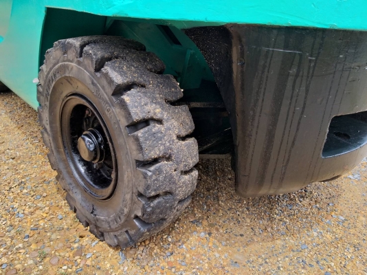 ขายรถยก MITSUBISHI FD25 F18B เครื่องดีเซล S4S เกียร์ธรรมดา ยกได้2.5ตัน เสาเข้าตู้สูง3เมตร ยางตันหน้า-หลัง ติดต่อ 098-7962549