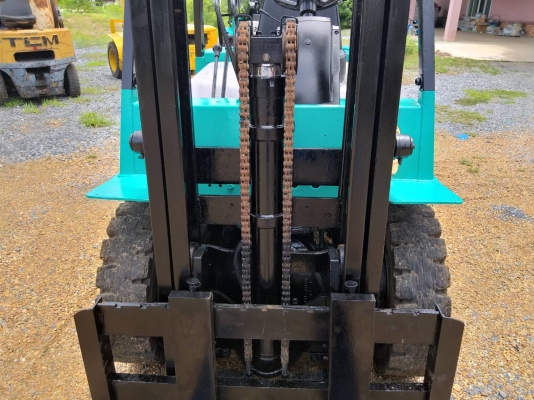 ขายรถยก MITSUBISHI FD25 F18B เครื่องดีเซล S4S เกียร์ธรรมดา ยกได้2.5ตัน เสาเข้าตู้สูง3เมตร ยางตันหน้า-หลัง ติดต่อ 098-7962549