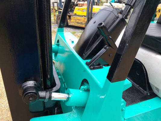 ขายรถยก MITSUBISHI FD25 F18B เครื่องดีเซล S4S เกียร์ธรรมดา ยกได้2.5ตัน เสาเข้าตู้สูง3เมตร ยางตันหน้า-หลัง ติดต่อ 098-7962549