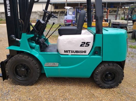 ขายรถยก MITSUBISHI FD25 F18B เครื่องดีเซล S4S เกียร์ธรรมดา ยกได้2.5ตัน เสาเข้าตู้สูง3เมตร ยางตันหน้า-หลัง ติดต่อ 098-7962549