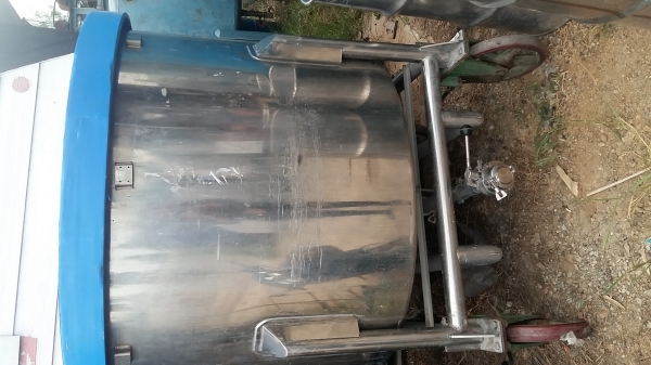 ขาย ถังสแตนเลส 1000ลิตร สวยหนา พร้อมใช้นะค่ะ ขาย ถังสแตนเลส 1000ลิตร สวยหนา พร้อมใช้นะค่ะ