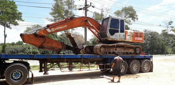 รถแบคโฮ HITACHI EX200-2 มีคลิปการทำงานส่งให้ทางไลน์ได้ครับ.