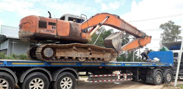 รถแบคโฮ HITACHI EX200-2 มีคลิปการทำงานส่งให้ทางไลน์ได้ครับ.