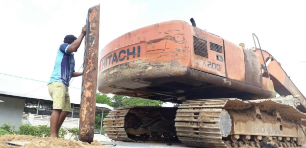 รถแบคโฮ HITACHI EX200-2 มีคลิปการทำงานส่งให้ทางไลน์ได้ครับ.