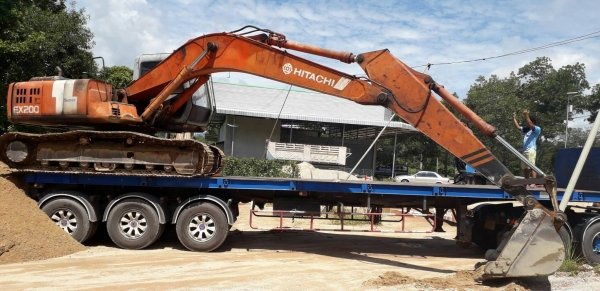 รถแบคโฮ HITACHI EX200-2 มีคลิปการทำงานส่งให้ทางไลน์ได้ครับ.