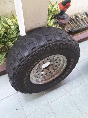 Center line USA + Komodo MT 31-10.5-15 ปี12 สวยๆ 1วง Center line USA + Komodo MT 31-10.5-15 ปี12 สวยๆ 1วง