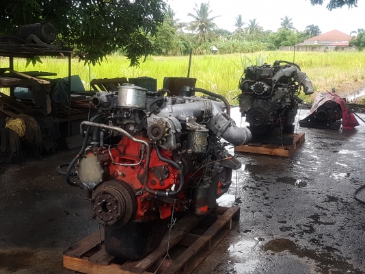 ขายเครื่องยนต์hino k13D  2ตัว