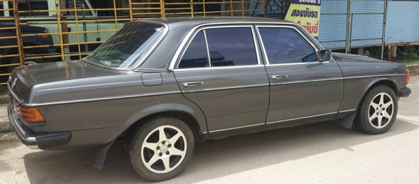 ขายBENZ-W123 ปี 1995 ติดต่อคุณวินัย 089-7886142