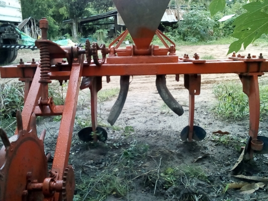 เครื่องฝังปุ๋ย