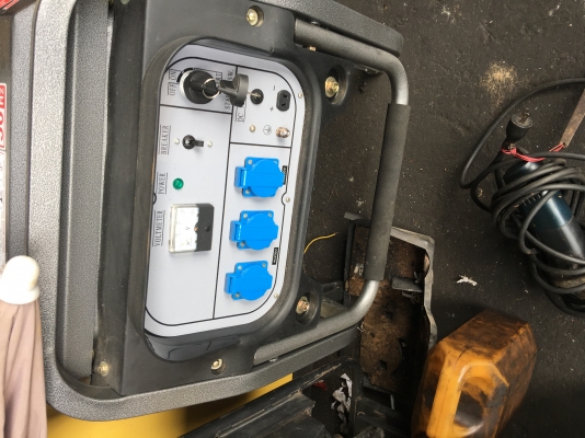 เครื่องปั้นไฟฟ้า ขนาดเล็ก 7.5 KVA เป็นของใหม่ครับ สนใจ 0909527888 เครื่องปั้นไฟฟ้า ขนาดเล็ก 7.5 KVA เป็นของใหม่ครับ สนใจ 0909527888