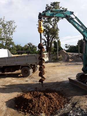 สว่านเจาะดินติดรถแม็คโคร