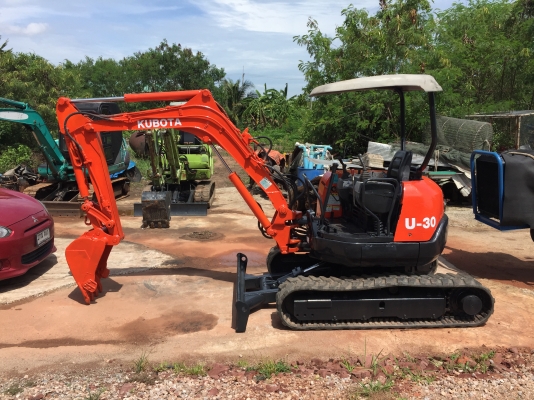 ขายรถแบคโฮ kubota pc30 เก่านอกไม่เคยใช้งานในไทย มีลายกระแทกปูน 0898374018