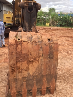 ขายบุ้งกี่ ใส่กับ โคมัสสุ PC200 ขายบุ้งกี่ ใส่กับ โคมัสสุ PC200