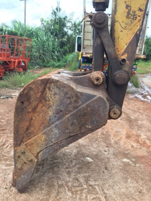 ขายบุ้งกี่ ใส่กับ โคมัสสุ PC200 ขายบุ้งกี่ ใส่กับ โคมัสสุ PC200