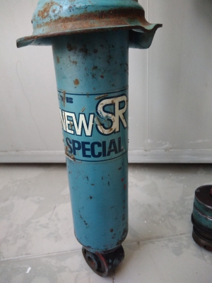 ขายโช็คหลังกระบอกฟ้า New srใส่ สตราเลท ,โซลูน่า  เผื่อใครจะเอาไปทำสตรัทครับ