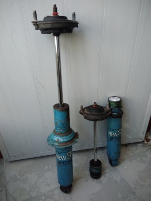 ขายโช็คหลังกระบอกฟ้า New srใส่ สตราเลท ,โซลูน่า  เผื่อใครจะเอาไปทำสตรัทครับ