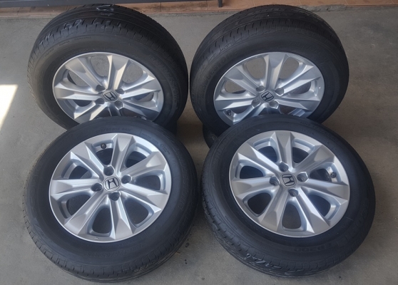 ขายล้อHONDA Jazz Hybrid ขอบ15 ยางปี 15  4 ล้อ