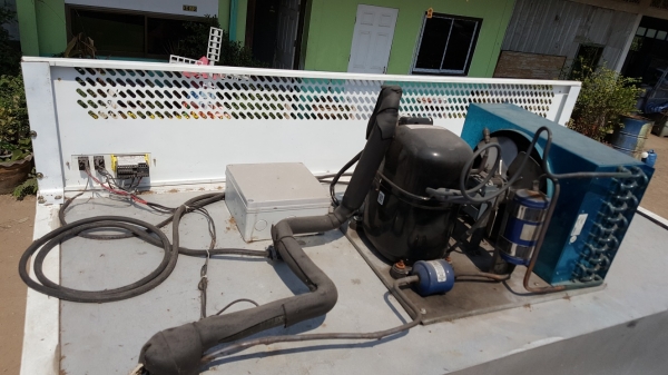 ตู้แช่ขนาดใหญ่สูง 2 เมตรเก็บใว้นานไม่ได้ใช้งานตามสภาพ ตู้แช่ขนาดใหญ่สูง 2 เมตรเก็บใว้นานไม่ได้ใช้งานตามสภาพ