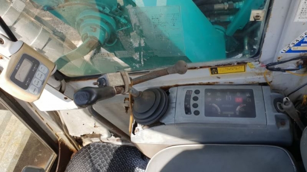 ขายด่วนรถเเบคโฮ โกเบโก้SK75หัวเก๋งสวยรถนอกเพื่งนำเข้ามาใหม่สวยเดิมๆเคื่องดีปั่มแรงคอลโทลน้ำมันปั้มนิ้ว บูมอามร์สวยเร็วแรงไม่โหลด เครื่องอีซูซู4สูบ 4JB1ระบบเต่ากะต่ายลายหัวแย็กครบพร้อมใช้รถยังไม่เคยใช้งานในไทยเลย