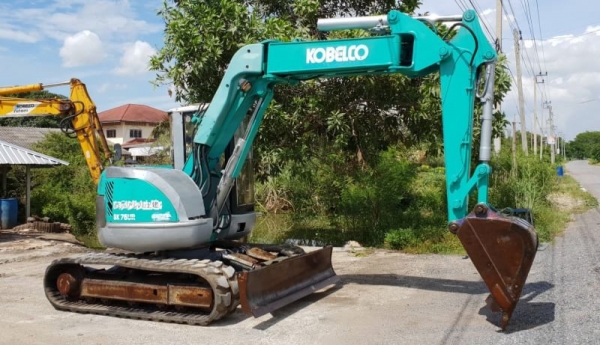 ขายด่วนรถเเบคโฮ โกเบโก้SK75หัวเก๋งสวยรถนอกเพื่งนำเข้ามาใหม่สวยเดิมๆเคื่องดีปั่มแรงคอลโทลน้ำมันปั้มนิ้ว บูมอามร์สวยเร็วแรงไม่โหลด เครื่องอีซูซู4สูบ 4JB1ระบบเต่ากะต่ายลายหัวแย็กครบพร้อมใช้รถยังไม่เคยใช้งานในไทยเลย